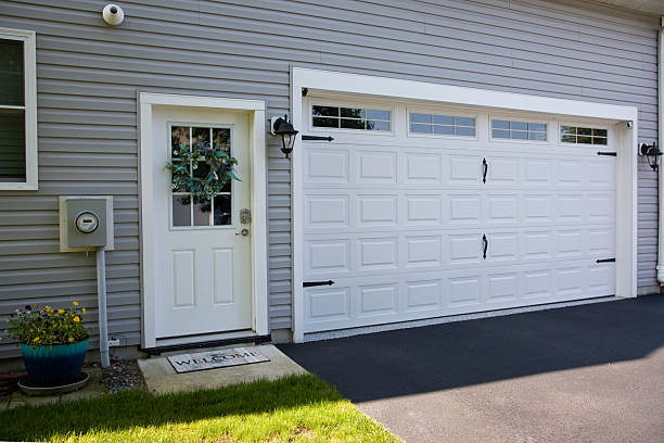 24/7 Emergency Garage Door Panel Replacement experts in Cross Plains, TN